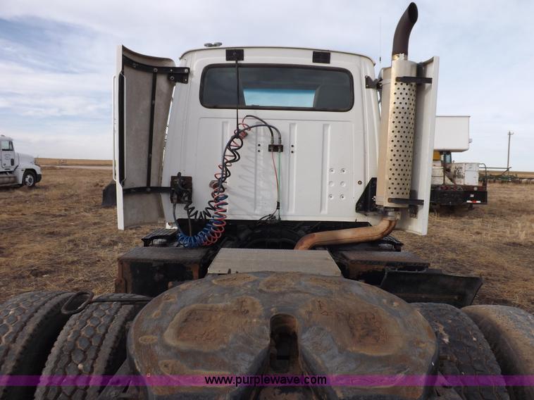 image for item I9133 1996 Ford Aeromax L9000 semi truck