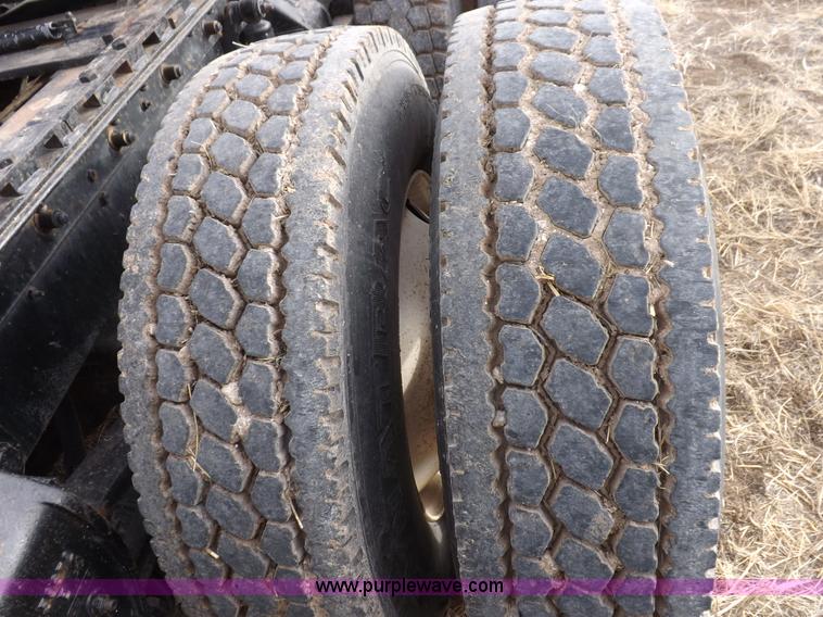 image for item I9133 1996 Ford Aeromax L9000 semi truck