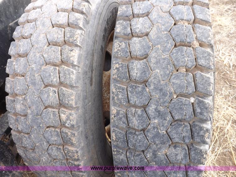 image for item I9133 1996 Ford Aeromax L9000 semi truck