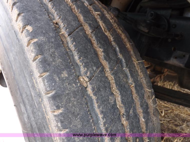 image for item I9133 1996 Ford Aeromax L9000 semi truck