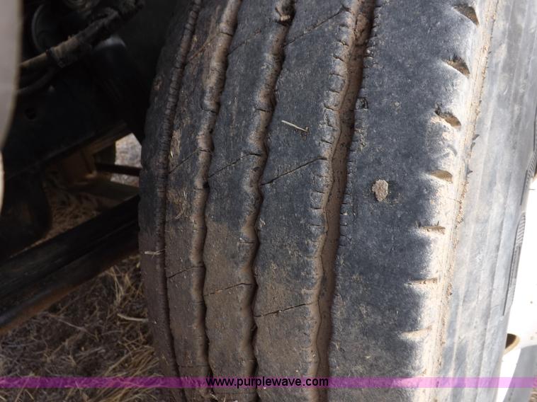 image for item I9133 1996 Ford Aeromax L9000 semi truck