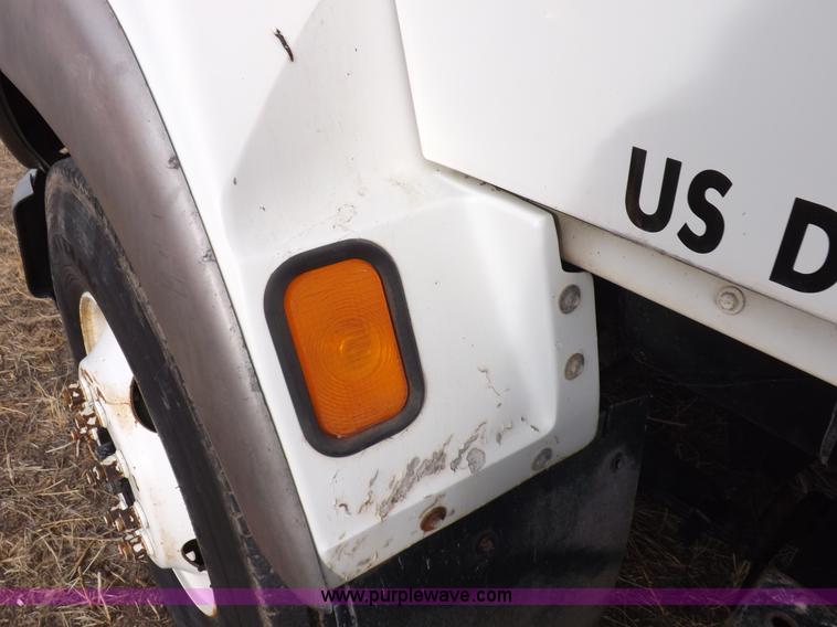 image for item I9133 1996 Ford Aeromax L9000 semi truck