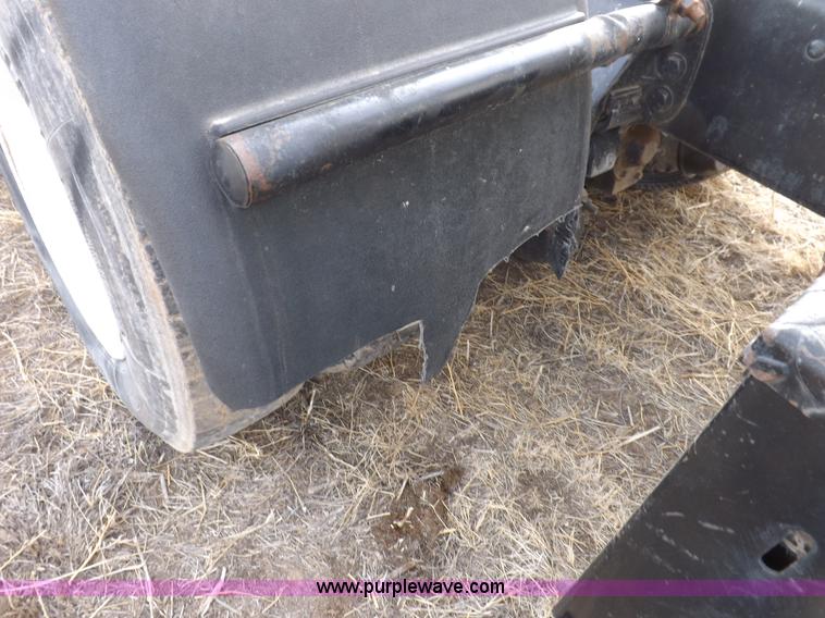 image for item I9133 1996 Ford Aeromax L9000 semi truck