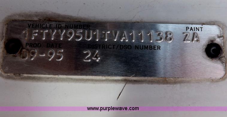 image for item I9133 1996 Ford Aeromax L9000 semi truck