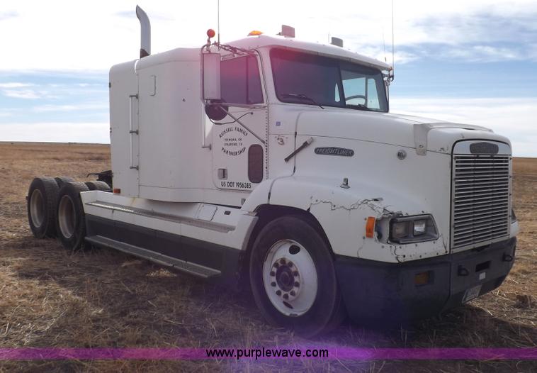 image for item I9135 1992 Freightliner FLD112 semi truck