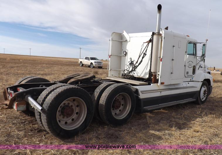 image for item I9135 1992 Freightliner FLD112 semi truck