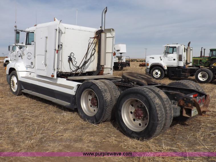 image for item I9135 1992 Freightliner FLD112 semi truck