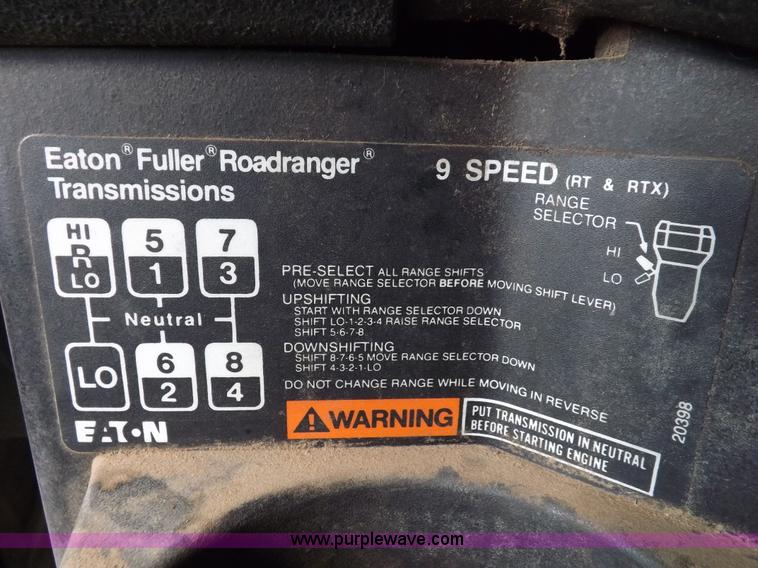 image for item I9135 1992 Freightliner FLD112 semi truck