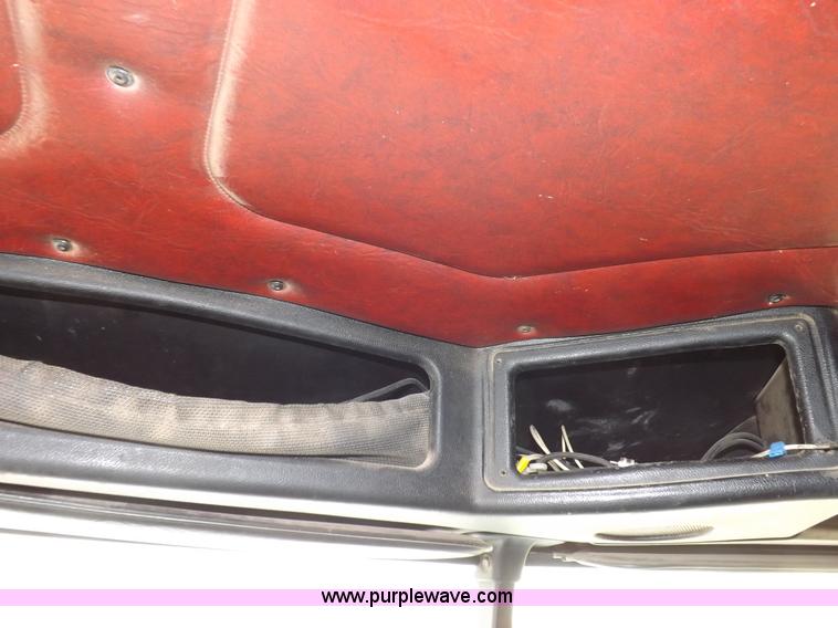 image for item I9135 1992 Freightliner FLD112 semi truck