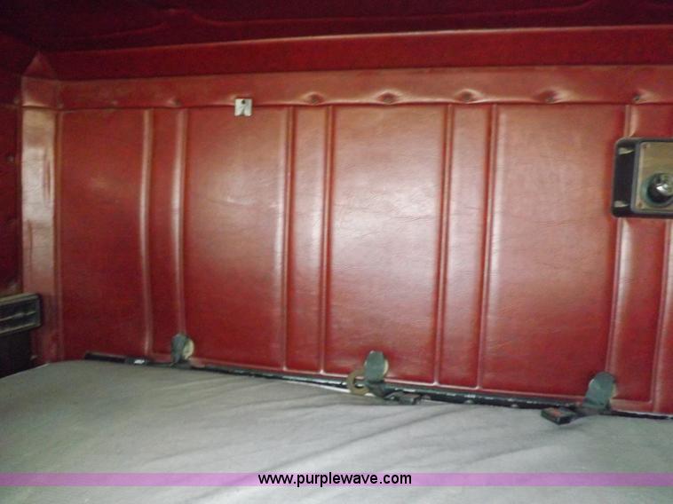 image for item I9135 1992 Freightliner FLD112 semi truck