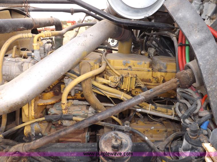 image for item I9135 1992 Freightliner FLD112 semi truck