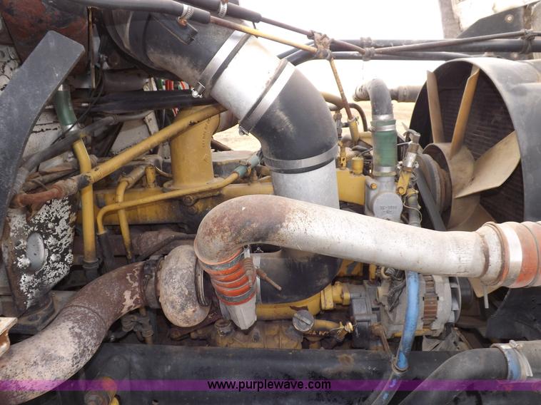 image for item I9135 1992 Freightliner FLD112 semi truck