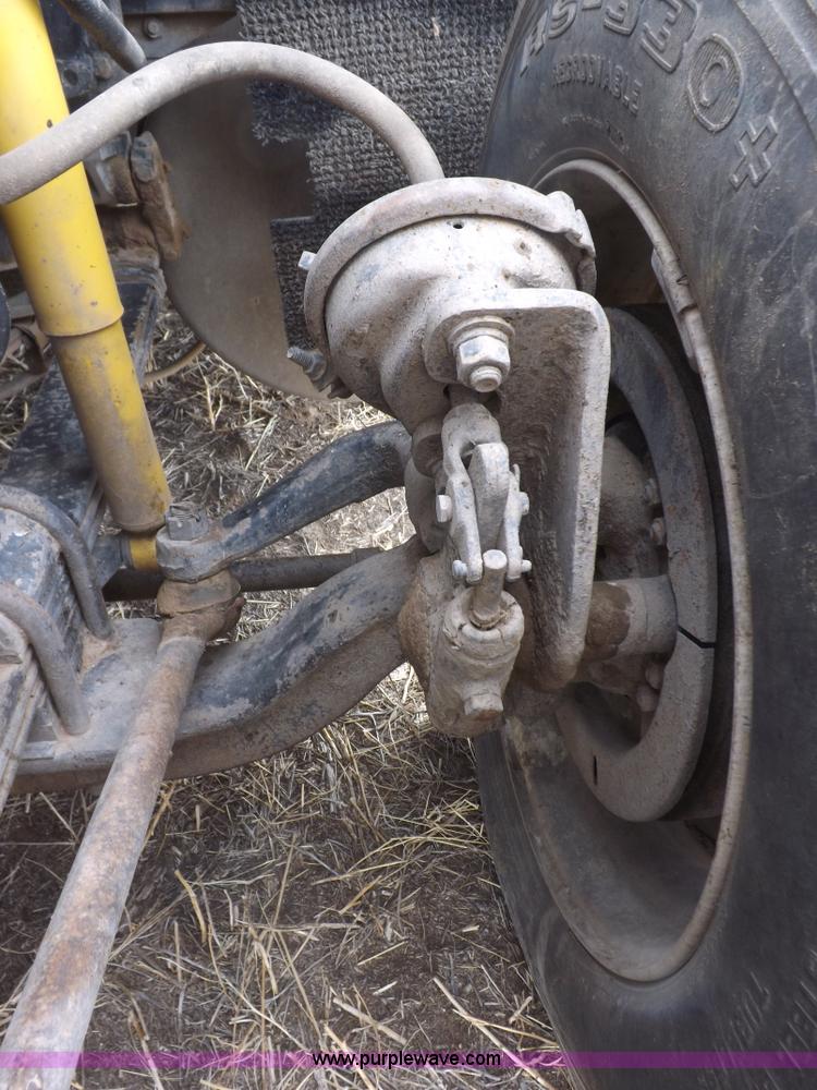 image for item I9135 1992 Freightliner FLD112 semi truck