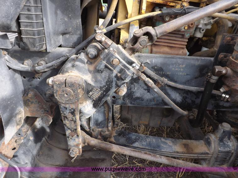 image for item I9135 1992 Freightliner FLD112 semi truck