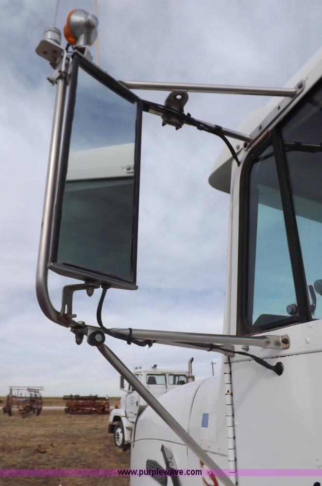 image for item I9135 1992 Freightliner FLD112 semi truck