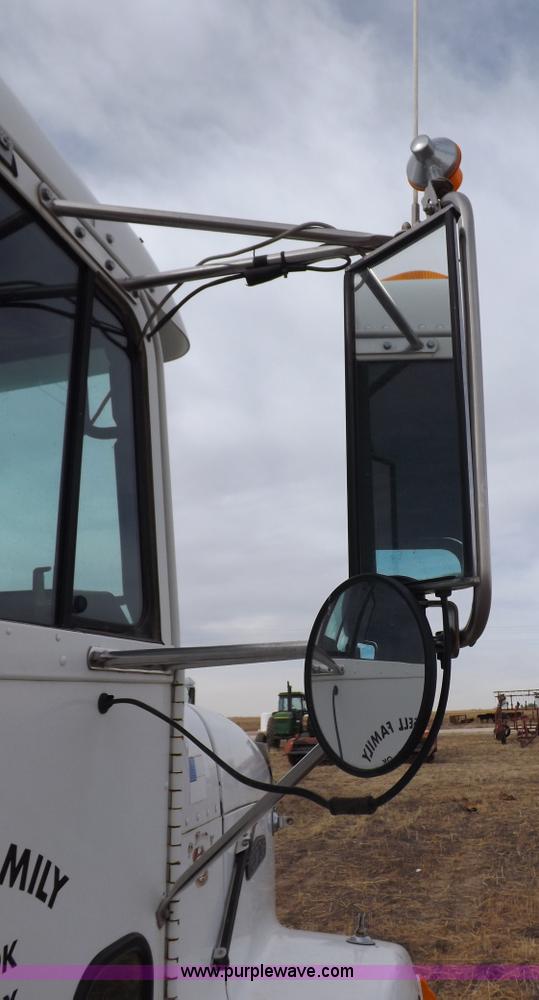 image for item I9135 1992 Freightliner FLD112 semi truck