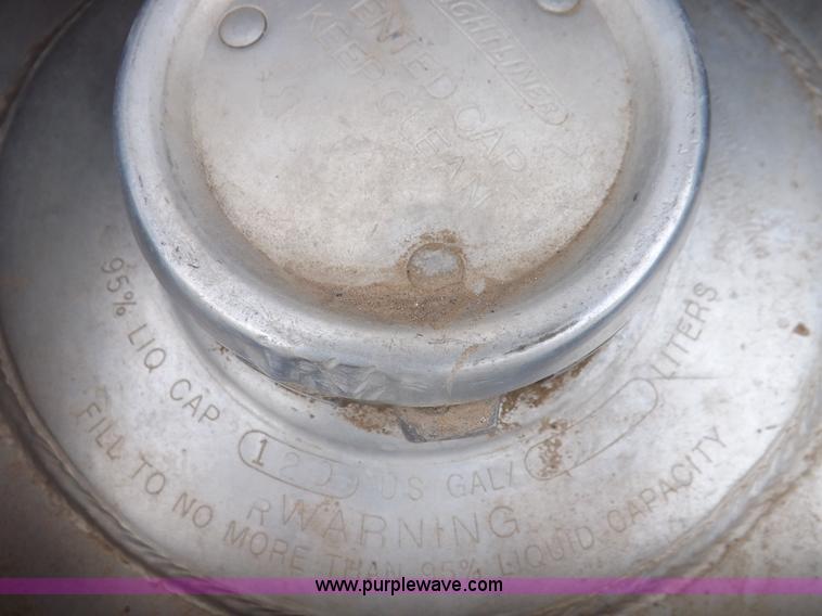 image for item I9135 1992 Freightliner FLD112 semi truck