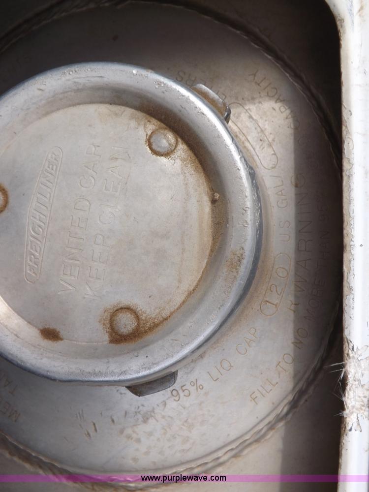 image for item I9135 1992 Freightliner FLD112 semi truck