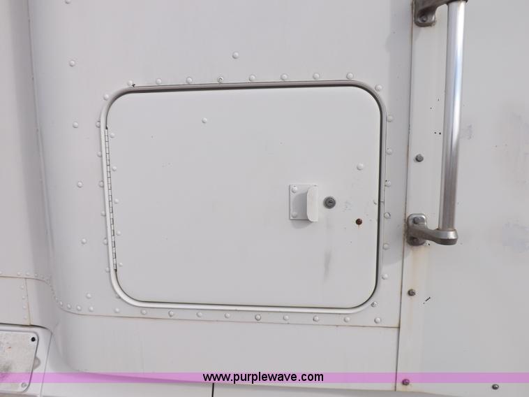 image for item I9135 1992 Freightliner FLD112 semi truck