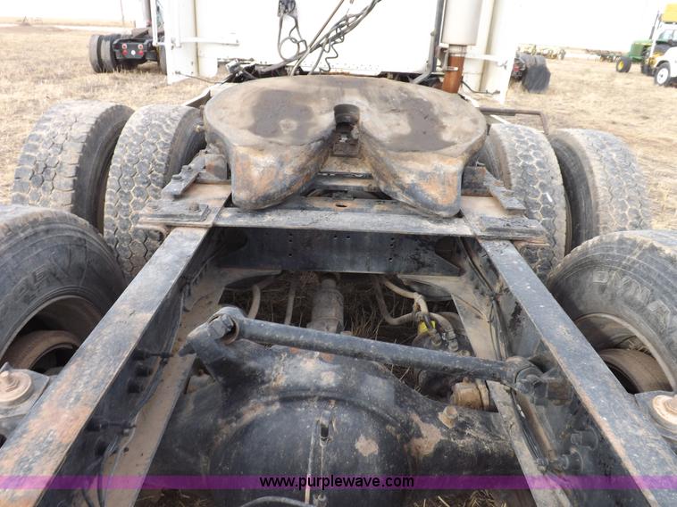 image for item I9135 1992 Freightliner FLD112 semi truck