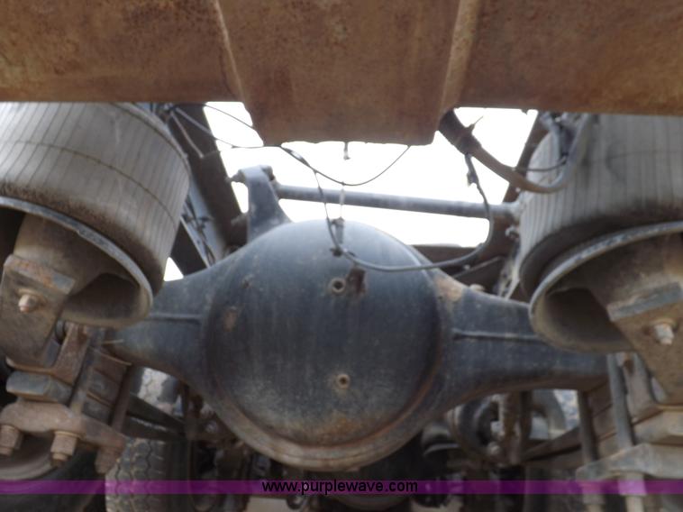 image for item I9135 1992 Freightliner FLD112 semi truck