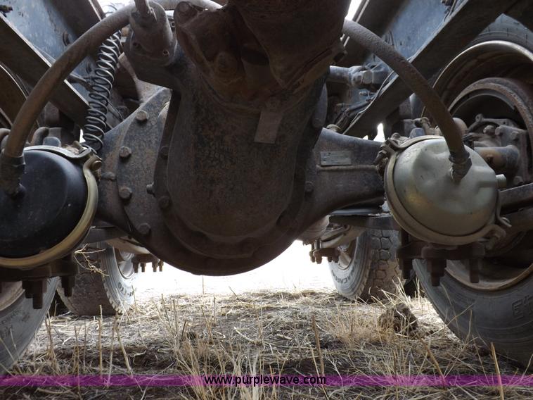 image for item I9135 1992 Freightliner FLD112 semi truck