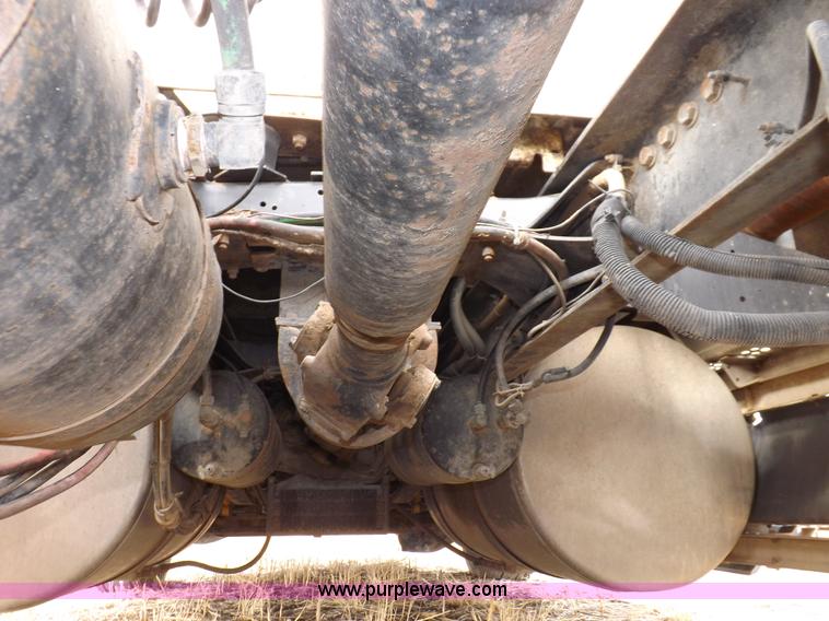 image for item I9135 1992 Freightliner FLD112 semi truck