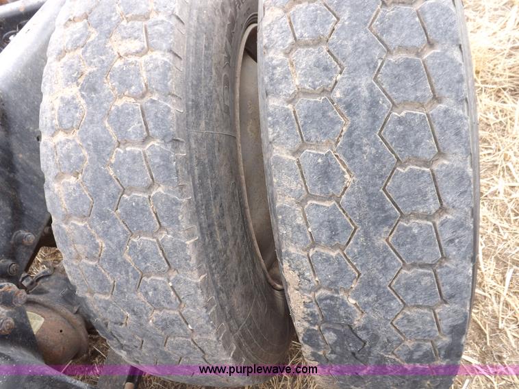 image for item I9135 1992 Freightliner FLD112 semi truck