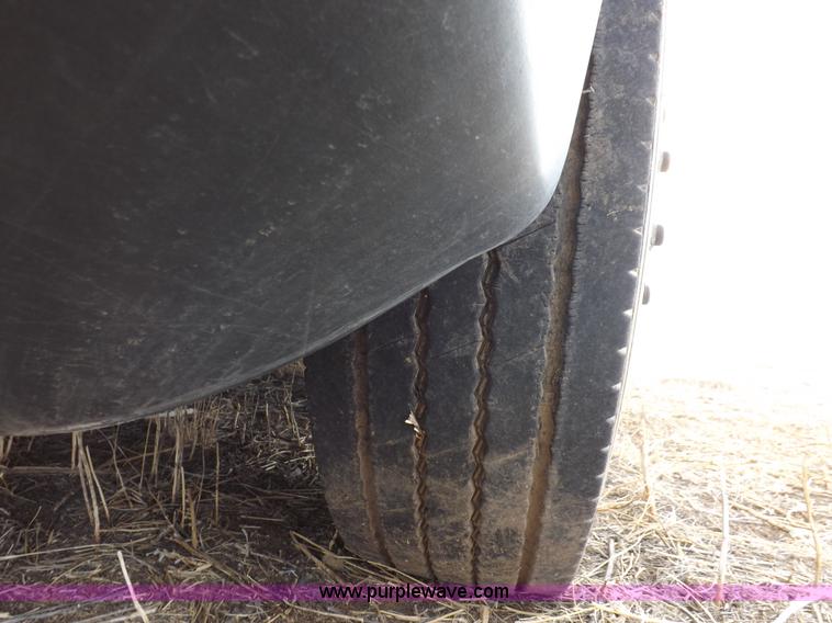 image for item I9135 1992 Freightliner FLD112 semi truck