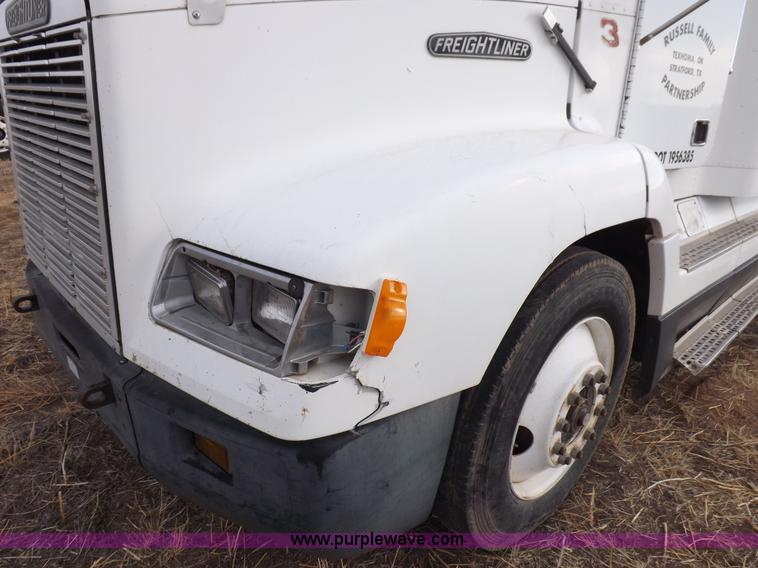 image for item I9135 1992 Freightliner FLD112 semi truck