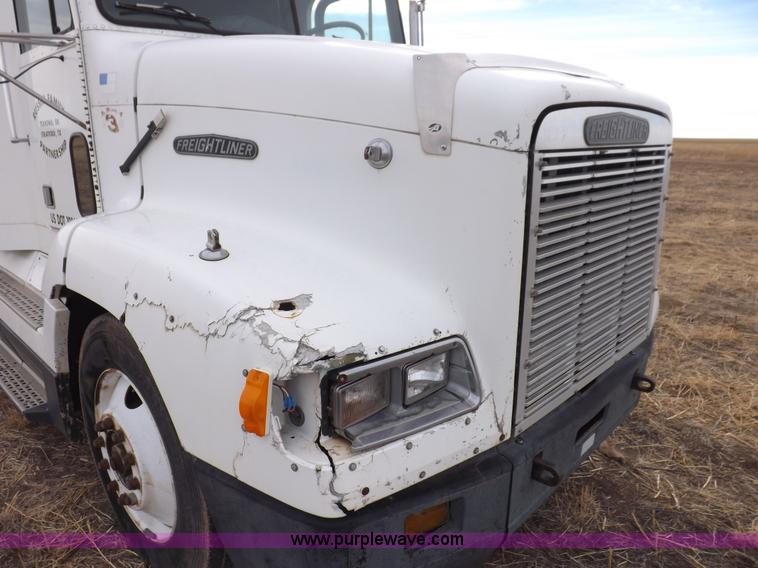 image for item I9135 1992 Freightliner FLD112 semi truck