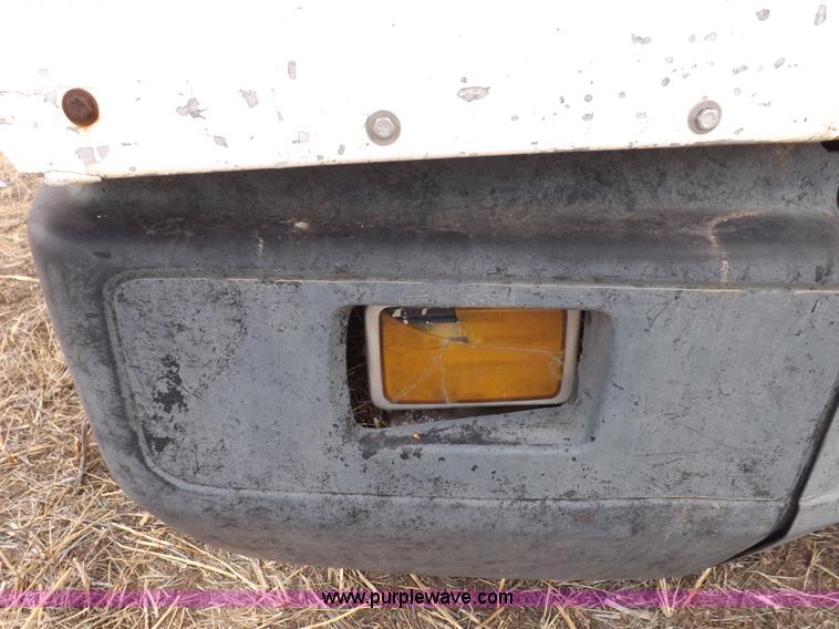 image for item I9135 1992 Freightliner FLD112 semi truck