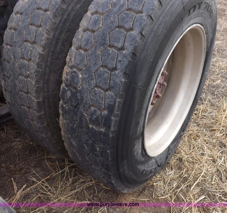 image for item I9135 1992 Freightliner FLD112 semi truck