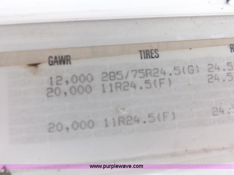 image for item I9135 1992 Freightliner FLD112 semi truck