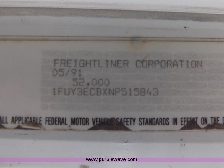 image for item I9135 1992 Freightliner FLD112 semi truck