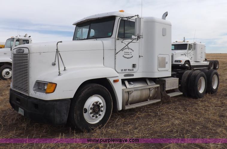 image for item I9136 1993 Freightliner FLD semi truck