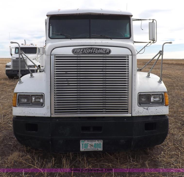 image for item I9136 1993 Freightliner FLD semi truck
