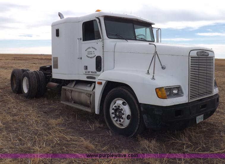 image for item I9136 1993 Freightliner FLD semi truck