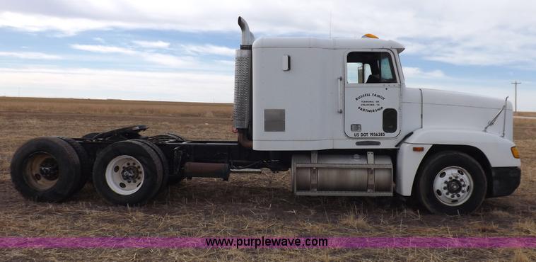 image for item I9136 1993 Freightliner FLD semi truck