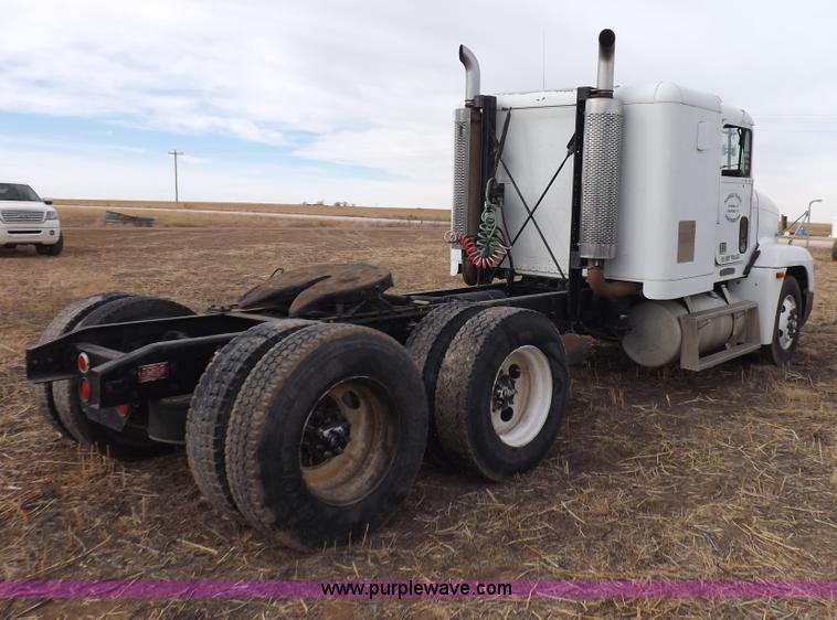 image for item I9136 1993 Freightliner FLD semi truck