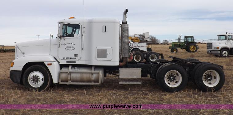 image for item I9136 1993 Freightliner FLD semi truck