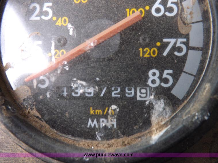 image for item I9136 1993 Freightliner FLD semi truck