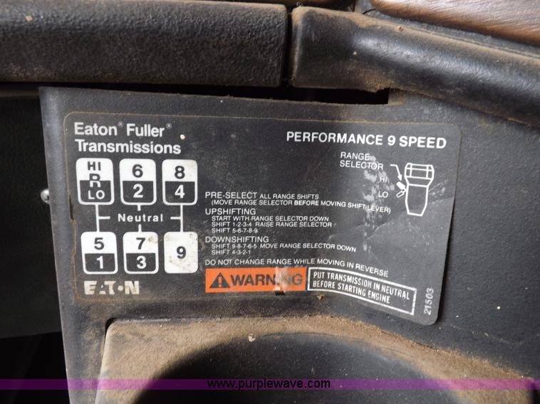 image for item I9136 1993 Freightliner FLD semi truck