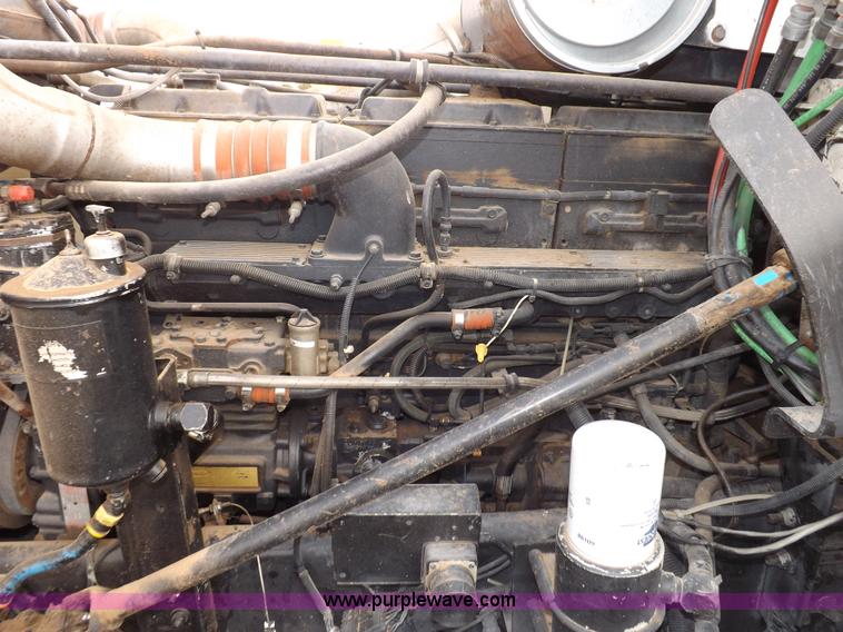 image for item I9136 1993 Freightliner FLD semi truck