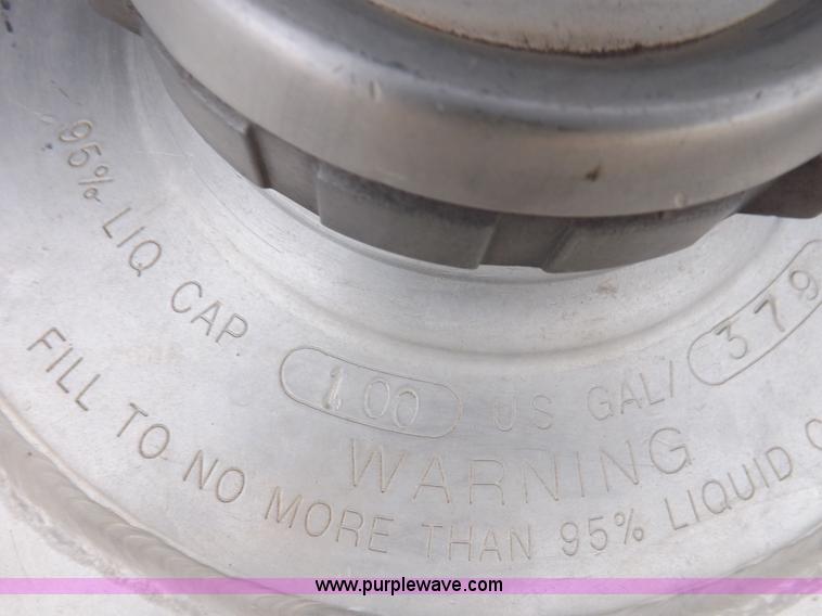 image for item I9136 1993 Freightliner FLD semi truck