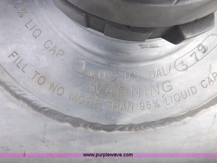 image for item I9136 1993 Freightliner FLD semi truck