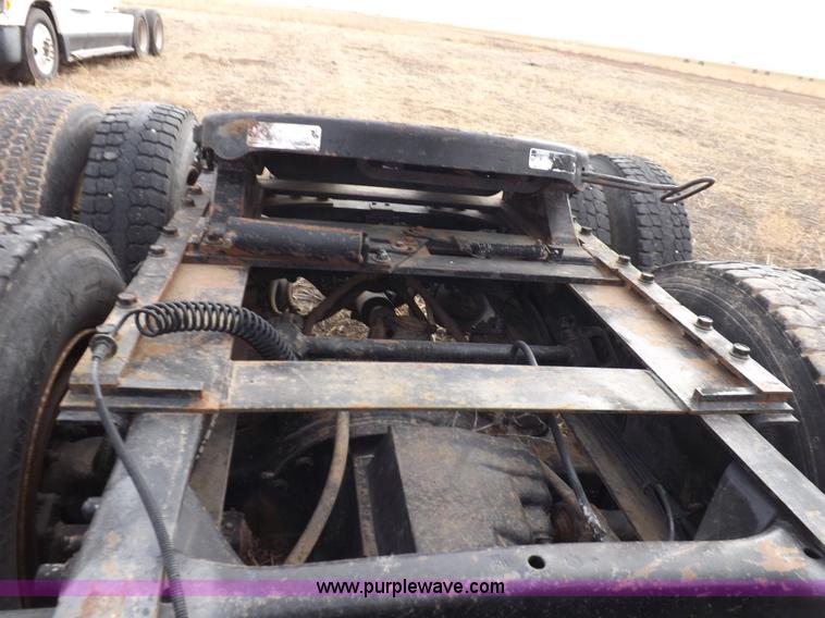 image for item I9136 1993 Freightliner FLD semi truck