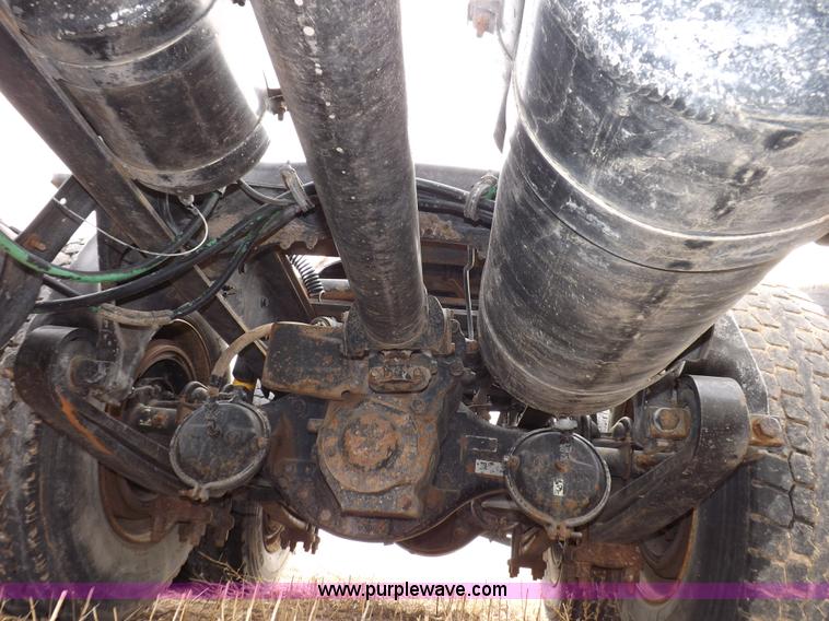 image for item I9136 1993 Freightliner FLD semi truck