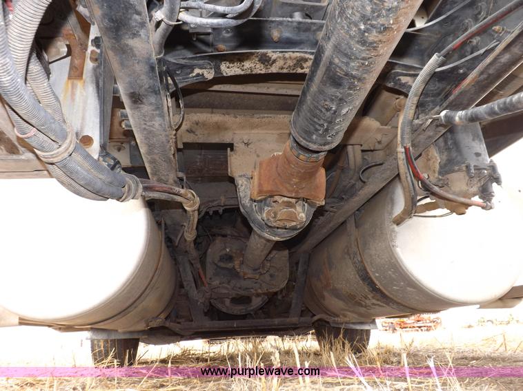 image for item I9136 1993 Freightliner FLD semi truck