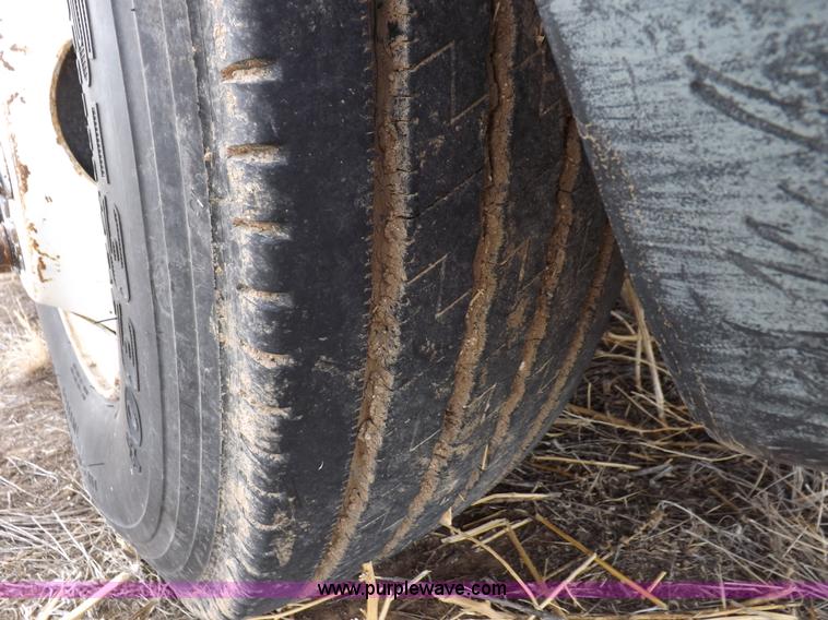 image for item I9136 1993 Freightliner FLD semi truck